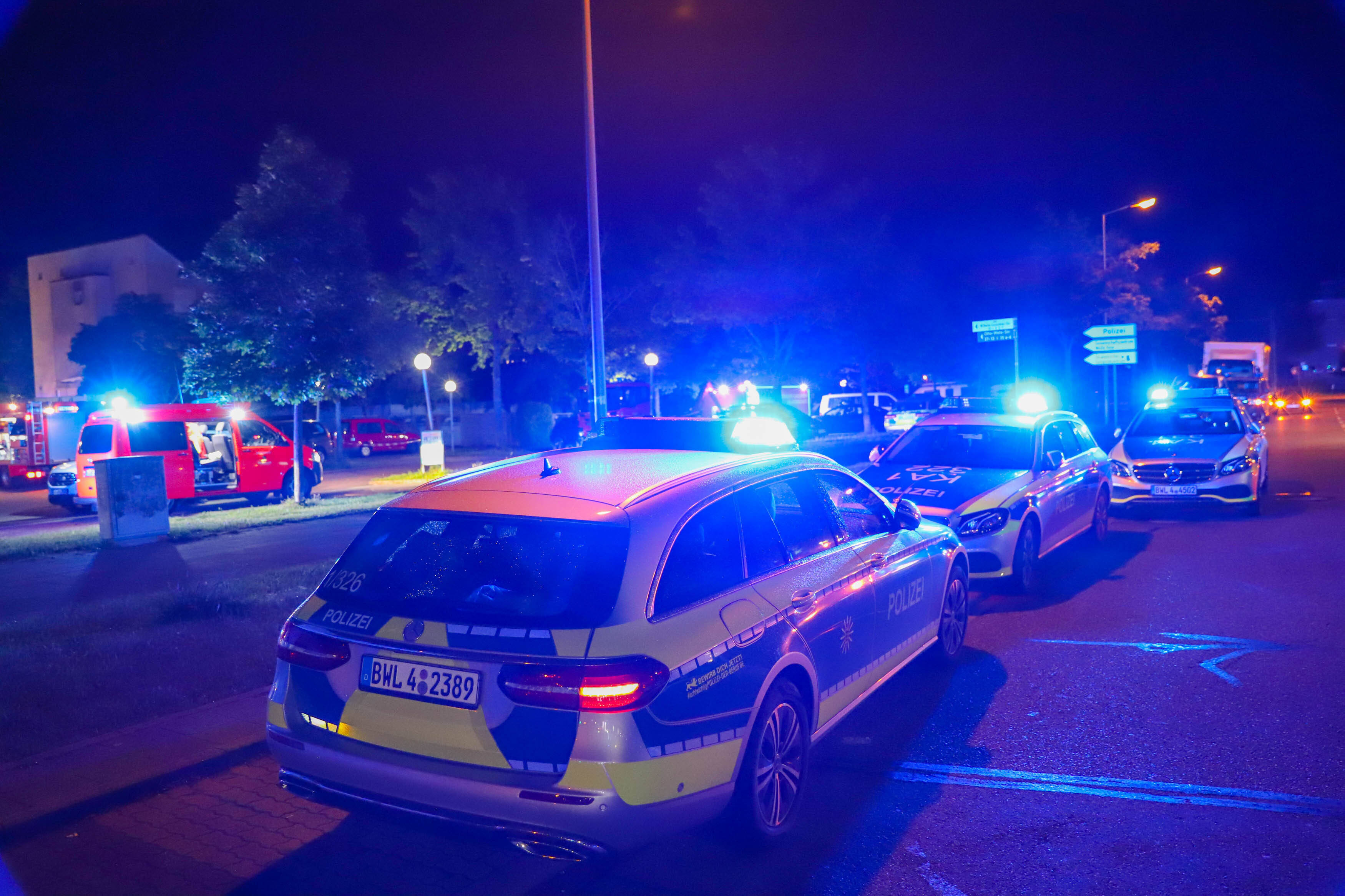 Streitende Autofahrer überfahren! Ein Unfallopfer stirbt! Schrecklicher Unfall in Eltville