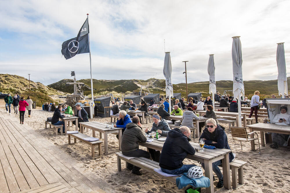 Bizarrer Leichenfund auf Sylt - Polizei findet Leiche in mit Löschschaum gefülltem Auto!