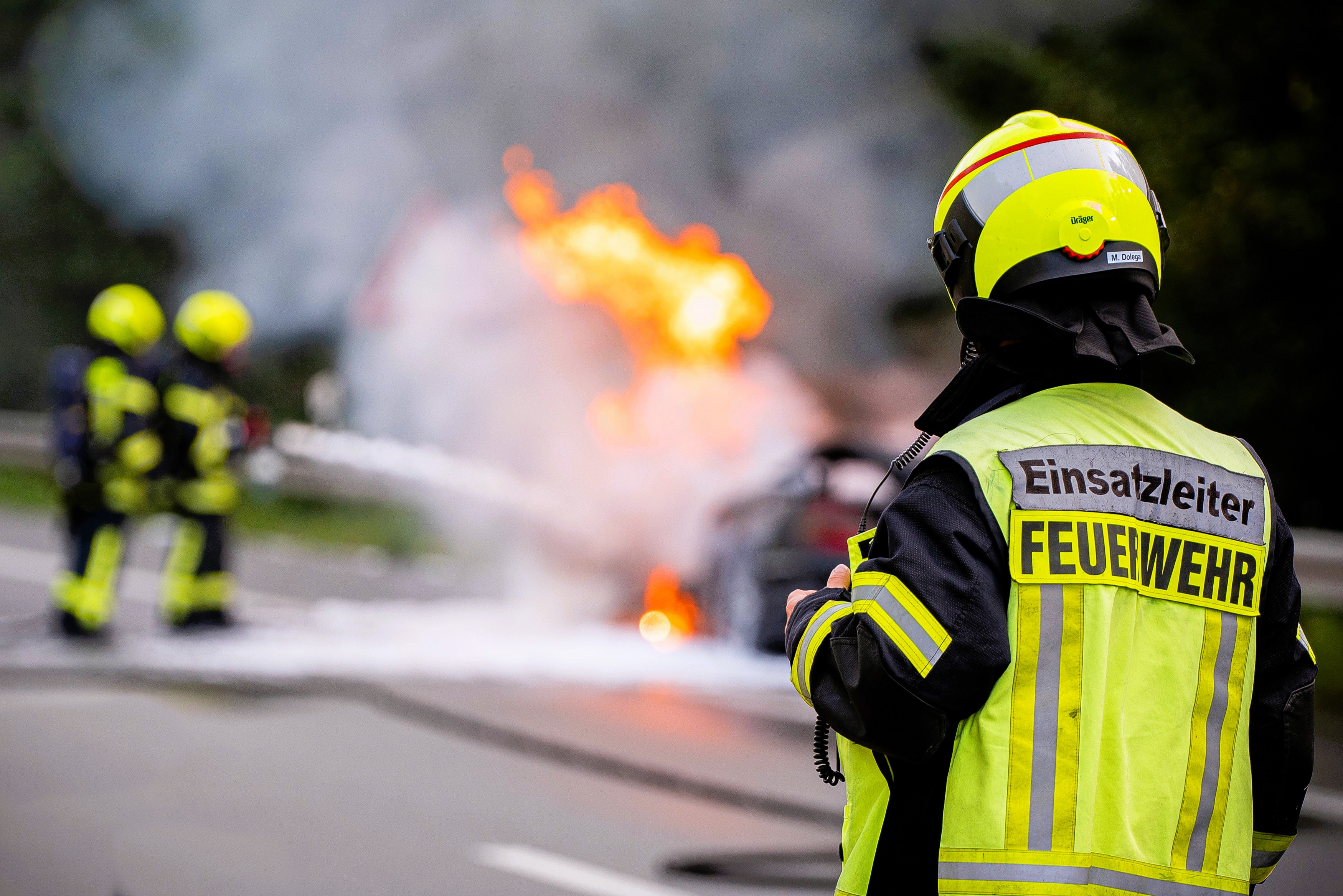 Tödlicher Unfall! Mutter und zwei Kinder sterben im zerstörten Autowrack