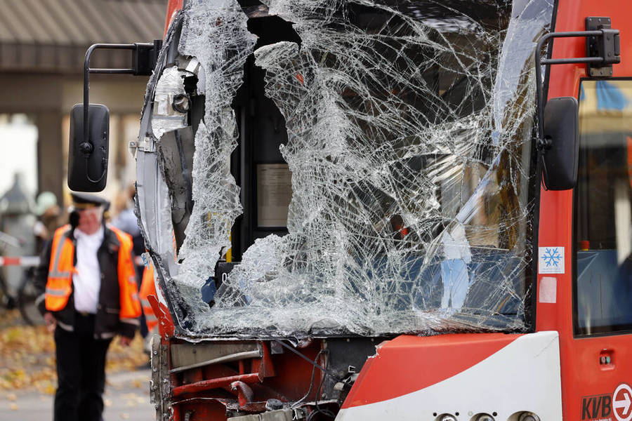 Bahn überfährt Mann mit Rollator! Tödlicher Unfall - Mann wurde von S-Bahn erfasst und stirbt